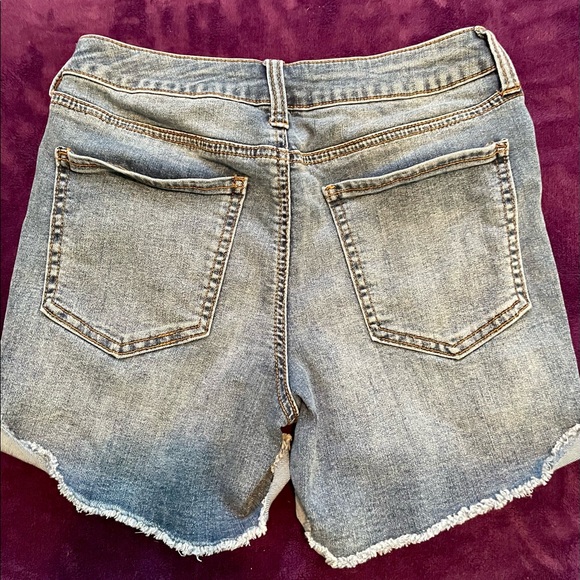 So brand mid rise jean shorts - Picture 2 of 2